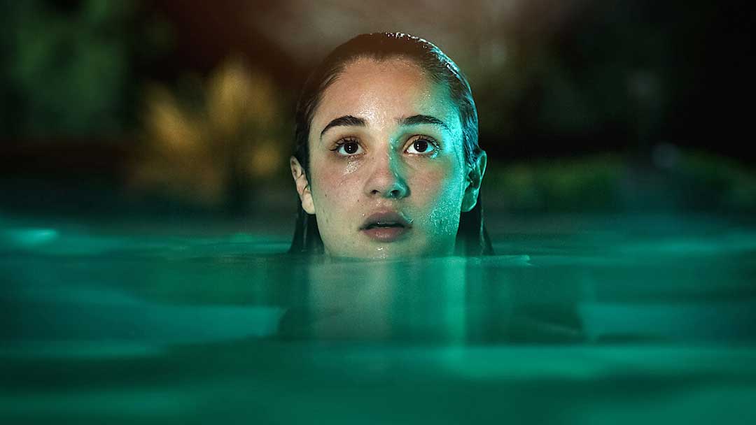 Bad Influence – Movie Review | Netflix Thriller | Mala influencia