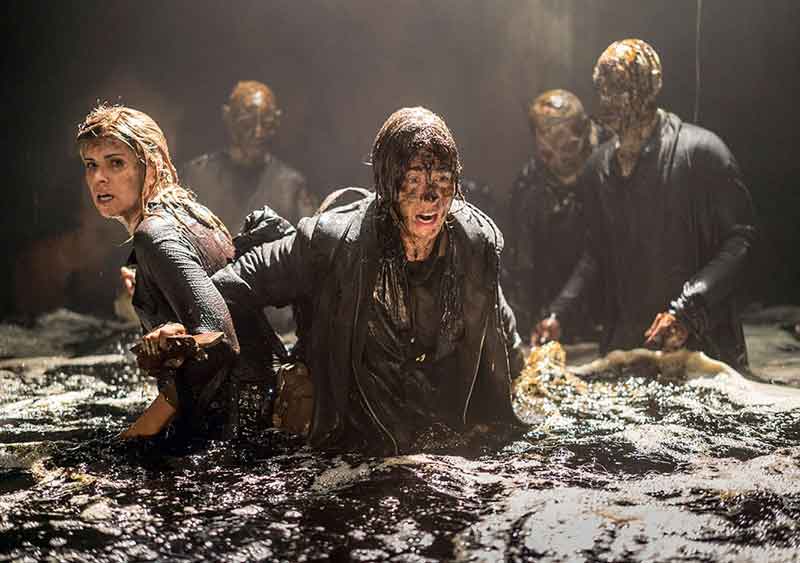 Fear the Walking Dead season 4 premiere - Madison & Naomi