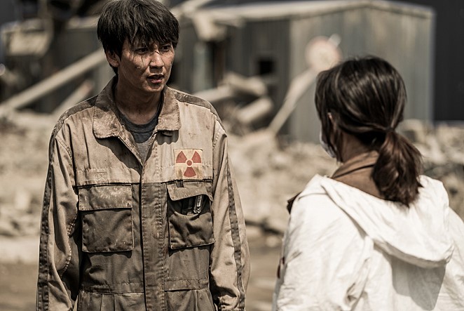 Nam-gil Kim and Kim Joo-Hyun in Pandora - Korean disaster horror on Netflix